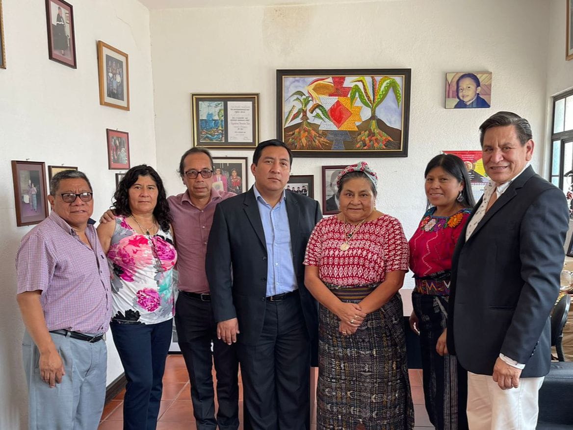 Dra. Rigoberta Menchú recibe visita del CEN